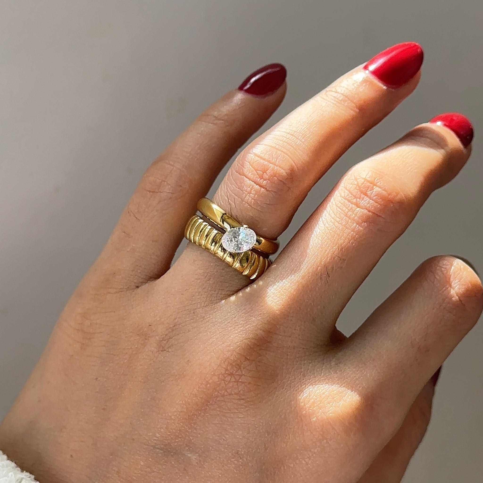 Beth adjustable ring