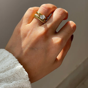 Beth adjustable ring