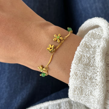 Flower charm bracelet